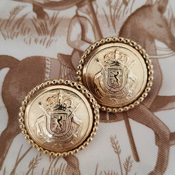 Ellen D. Jewelry - VTG signed Ellen D. Crest earrings, gold dipped